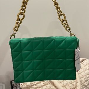 Medium sized - statement green ZARA handbag with gold block chain